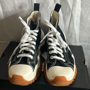 Women motion star converse sneakers